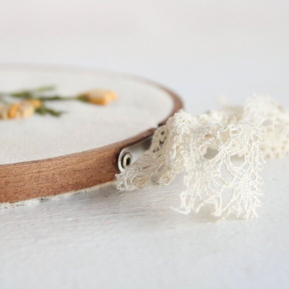 Embroidered Hoop Art, Dandelions on Muslin, 6" Stained Brown Wooden Frame, OOAK - Picture 9 of 10